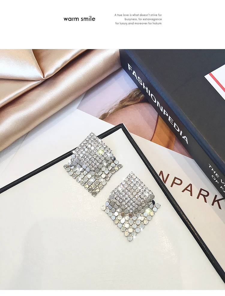 2019 hot fashion jewelry simple square luxury crystal stud earrings Golden metal earrings for Girls gift for woman