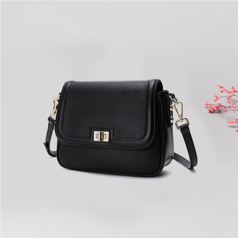 

2019 new leather one-shoulder aslantable large capacity women's bag head layer cooxhide lock small square bag atmospheric fashio
