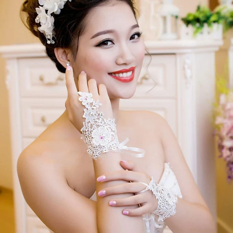Короткие Свадебные перчатки для свадебной вечеринки блестящие бриллианты кружевные перчатки без пальцев длиной до запястья Вечерние