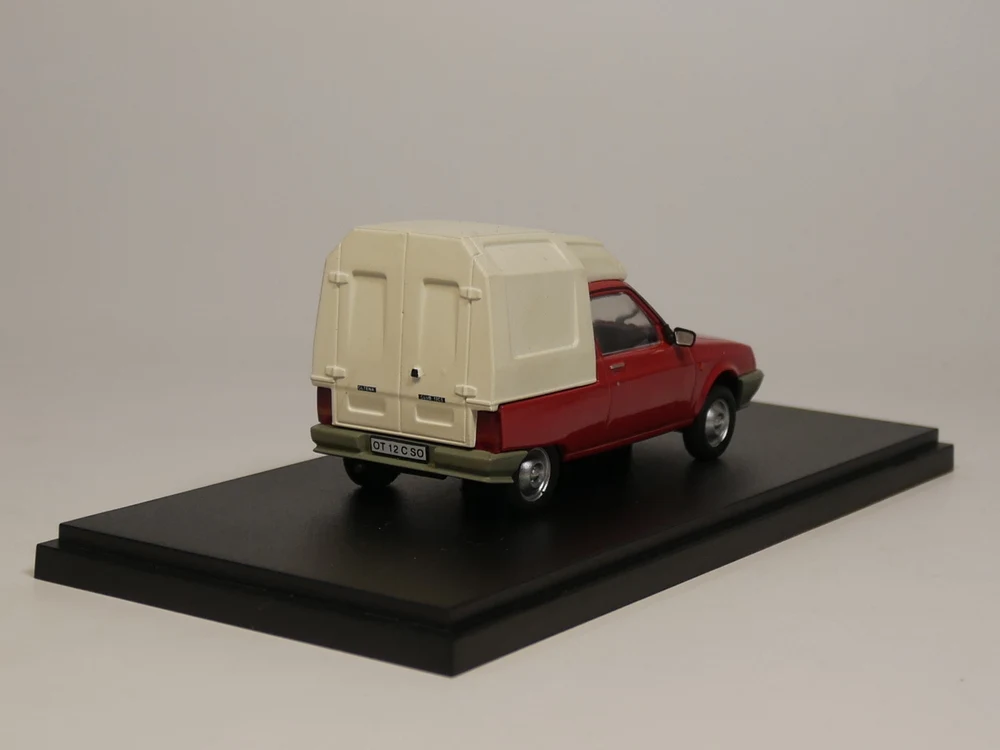 Модель автомобиля 1:43 OLTENA 12CS|Наземный транспорт| |