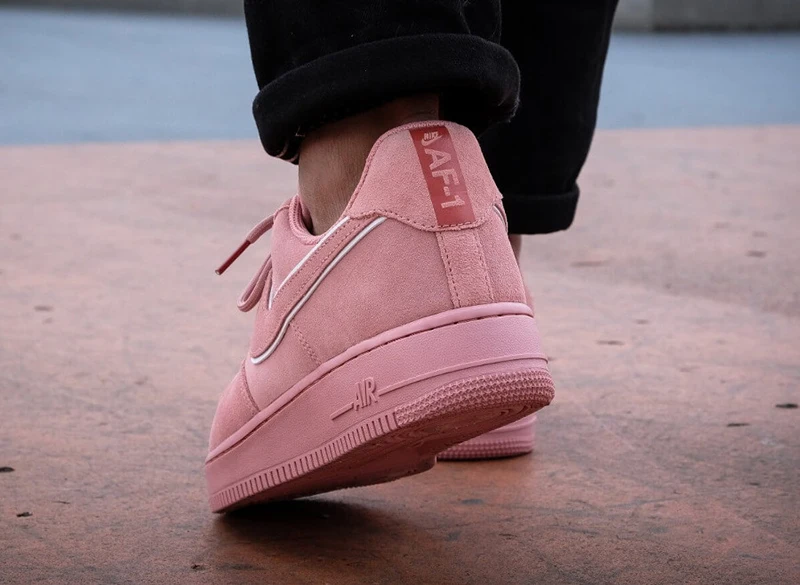 Оригинальные женские кроссовки для скейтбординга от Nike Air Force 1 07 LV8, модные повседневные кроссовки с низким берцем, легкие Нескользящие прочные кроссовки AA1117