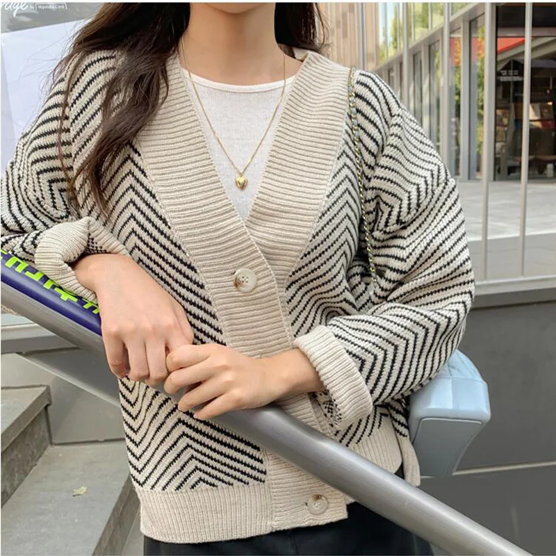

2020 Women's Knitwear Autumn Winter Striped V-Neck Cardigans Buttons Oversize Korean Style Lady Sweaters Tops CL590