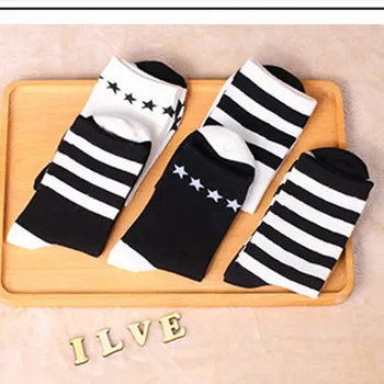 

New Korean version of spring and autumn women's socks black and white with stripes stars Harajuku style cotton socks tube socks