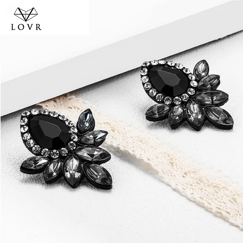 

LOVR 2019 Fashion Luxury Rhinestone Glass Flower Stud Earrings for Women Charm Fancy Crystal Resin Metal Earrings Jewelry