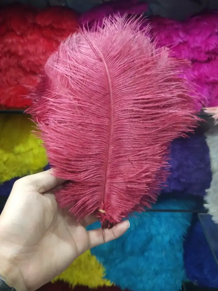 10pcs/lot 10-12 inches fluffy soft ostrich feathers pure white feather for craft ostrich plumes wedding party decoration 25-30cm - Color: Wine red