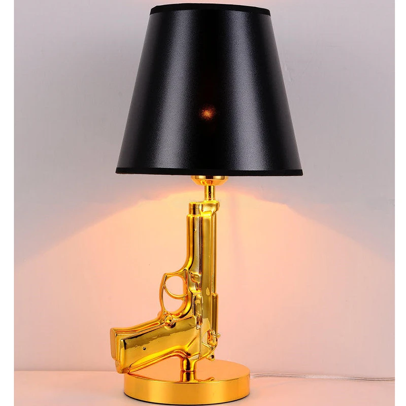 Итальянская лампа с пистолетом, креативные настольные лампы для спальни, дома, арт-деко, рядом с лампой, для учебы, украшение AK47, пистолет, настольная лампа E27, светильники - Цвет абажура: Gold small