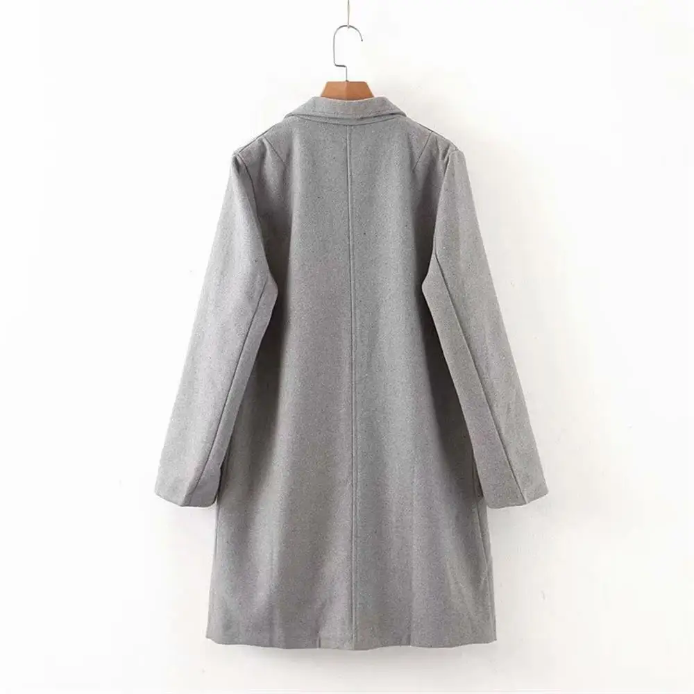 Женское пальто с отложным воротником длинным рукавом карманом и разрезом сзади