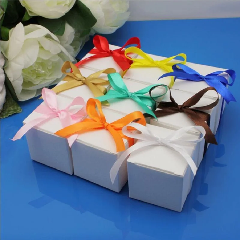 

New White Europe Candy Box Wedding Favors Party Supplies Paper Gift Boxes with Ribbon Wedding Party Favors Home Party Decoration