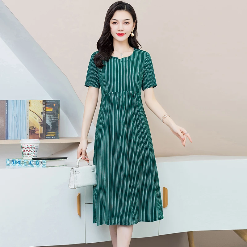 Женское винтажное платье с коротким рукавом черное цветочным принтом круглым