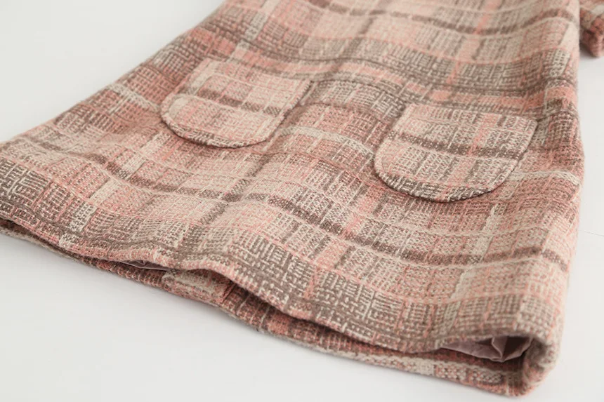 4706284200_2094320800