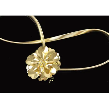 

Golden flower studded elastic waist chain ladies thin belt