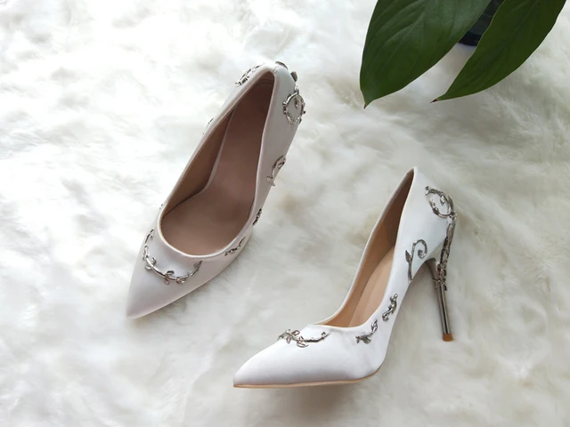 Women Pumps Fashion L''v'ss Shoes Women Wedding Shoes - China Replica Heels  and Luxury Heels price