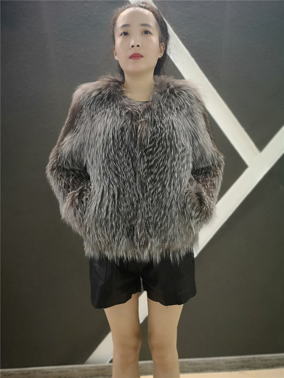 

Women's Fur Coats Natural Fur Short Style Fur Coat From Natural Fur Winter Jacket For Women Real Silver Fox Fur Coat New 2019