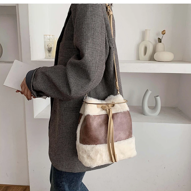 iVog New Arrival Everyday Female Small Crossbody Messenger Handbag Fur cc Geometric Fashion Bucket Bags for Women