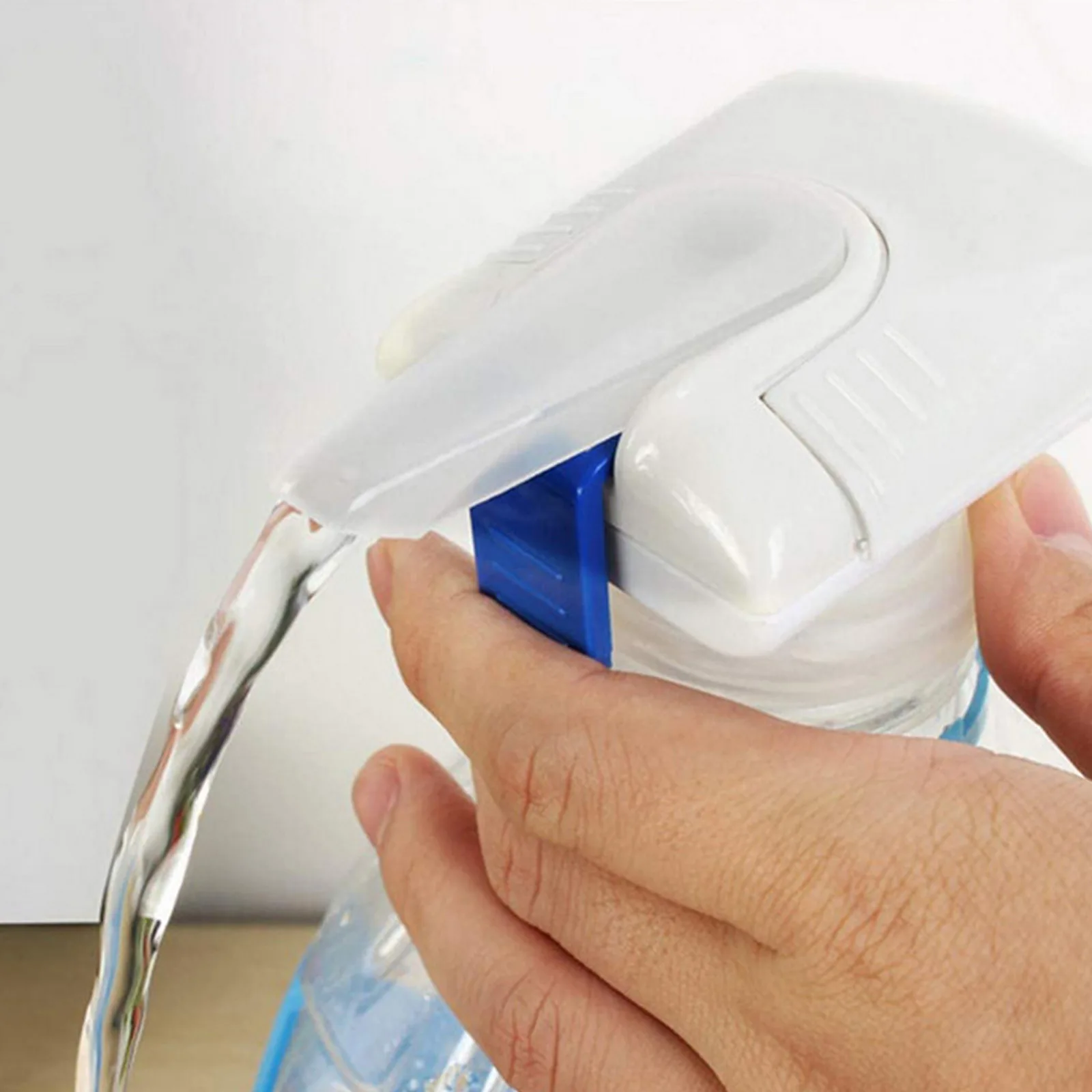 

2PCS Spill Proof Portable Electric Tap Automatic Water Drink Dispenser Pumps for Milk Juice Beer Beverage Bottle