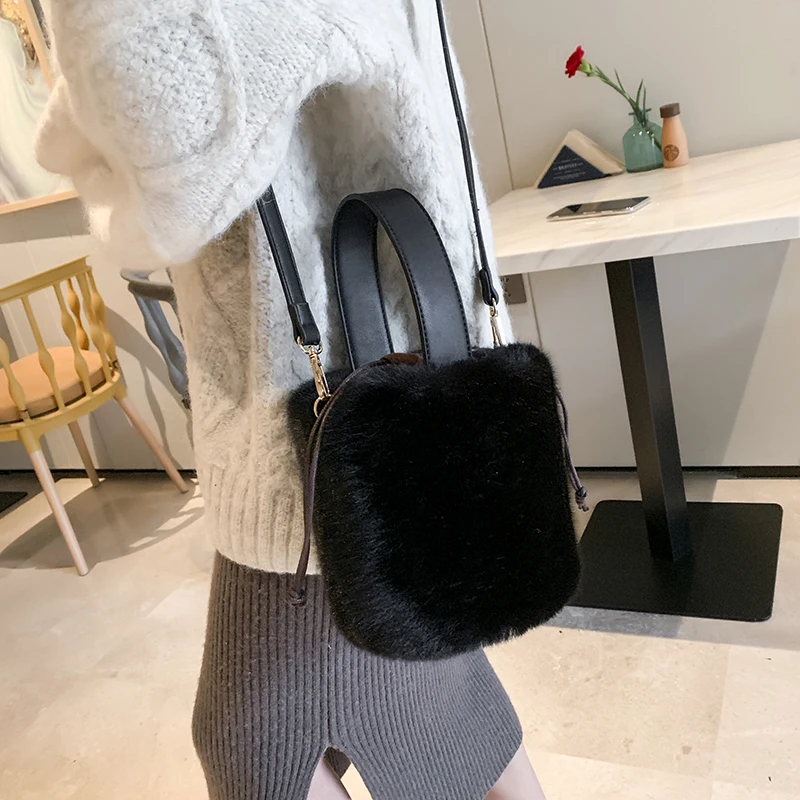 Luxury Ladies Bag Winter Crossbody Fashion Designer Bags Famous Brand Women Bags High Quality Plush Women's Bag Rounded Handles