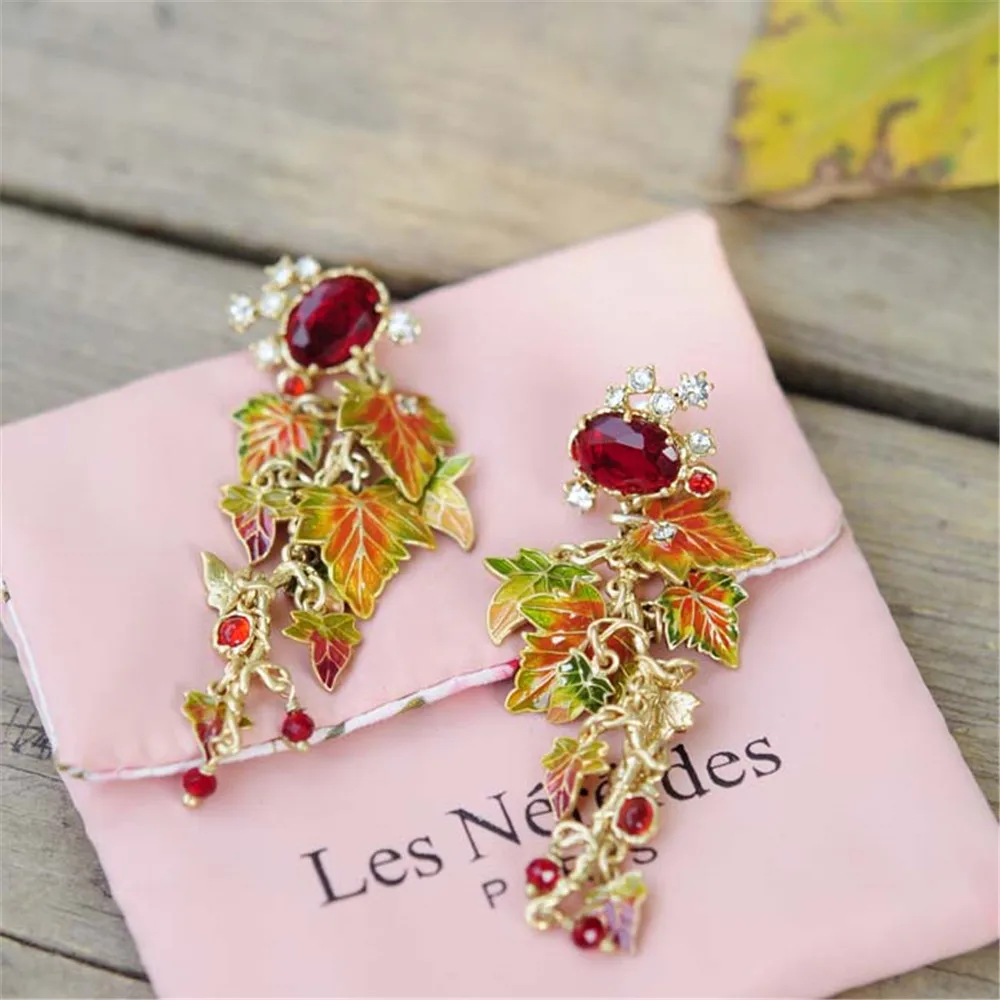 

B04-029 Les Nereides* Maple Leaf Red Rhinestone Stud Earrings romantic sweet drop earrings