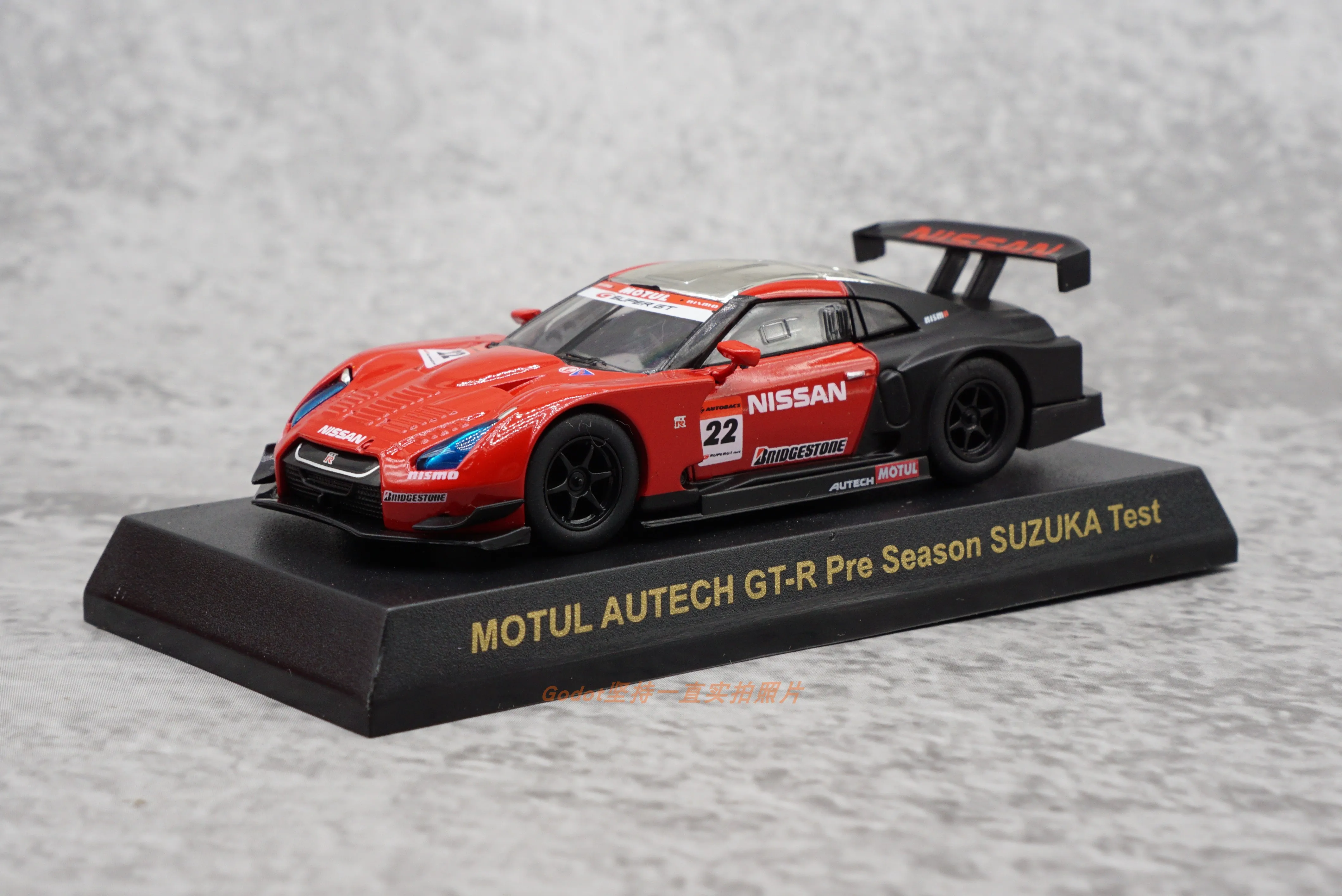 

Коллекция литых под давлением искусственных автомобилей Kyosho 1/64 Nissan GTR