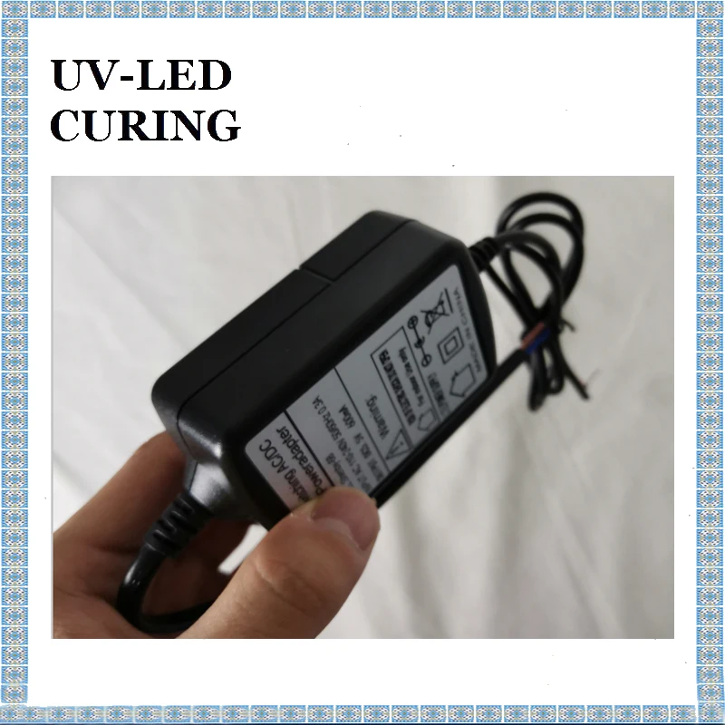 

Small LED Switching Power Supply Small Power Adapter 4-5V For 500-600mA LED