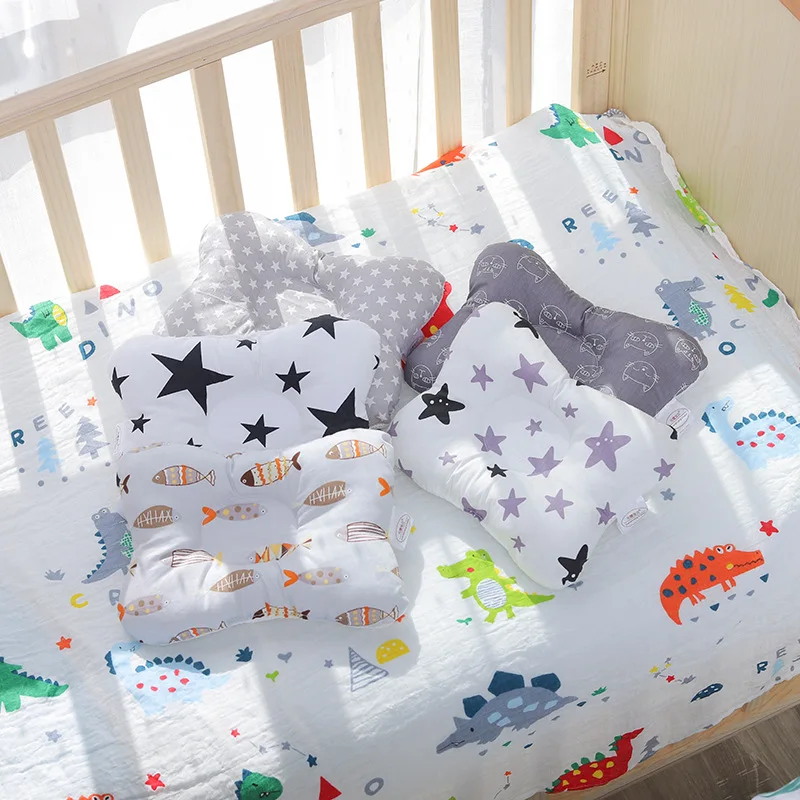 Enfermería almohada para bebé recién nacido dormir apoyo cóncavo de dibujos animados almohada impreso forma cojín previene la cabeza plana