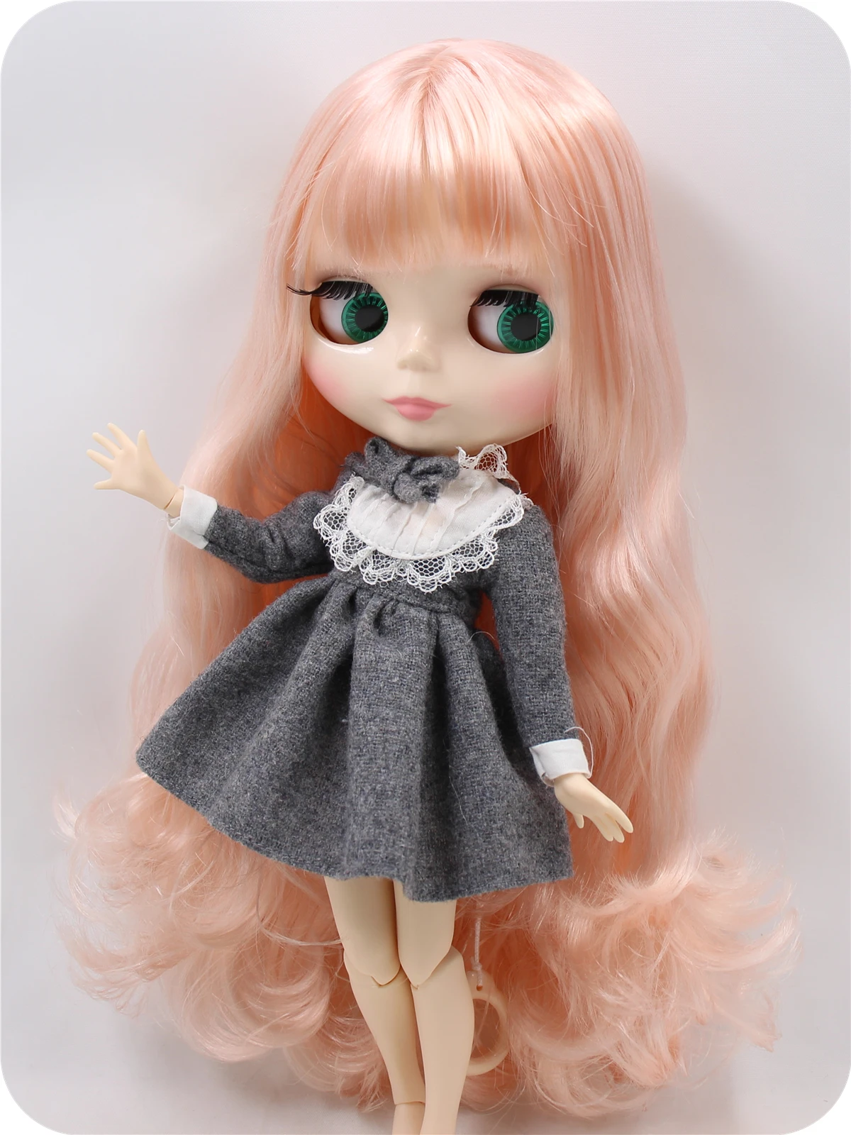 Neo ピンクの髪 白い肌 光沢のある顔とジョイントボディのブライス人形