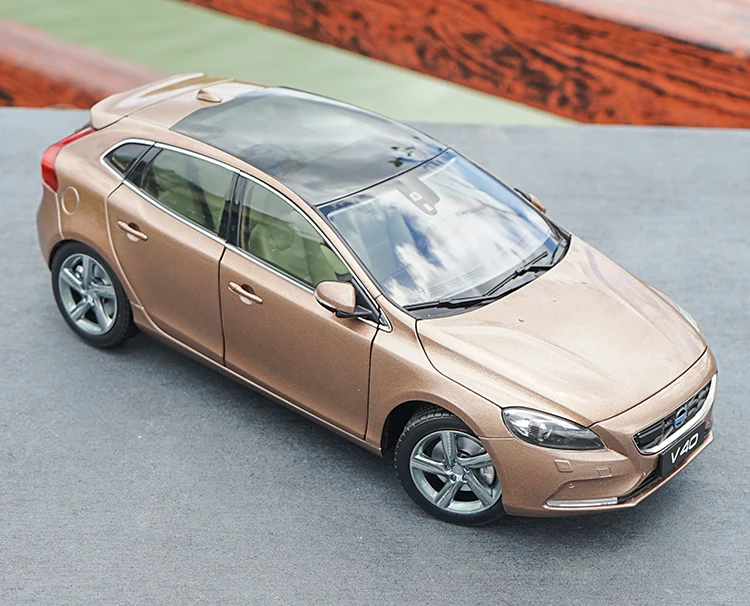1:18 высокое тщательное VOLVO V40 сплав модель автомобиля статические металлические модельные автомобили с оригинальной коробкой