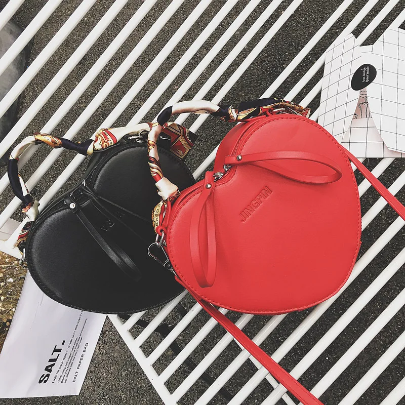 

Korean-style Heart WOMEN'S Bag Minimalist Version of the Mini Shoulder Bag/ Hand Bag Small Bag Fashion Retro Heart-shaped Crossb