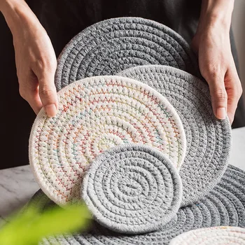 

1PC Round Natural Rattan Coasters Bowl Pad Handmade Insulation Placemats Table Padding Cup Mats Kitchen Decoration Accessories