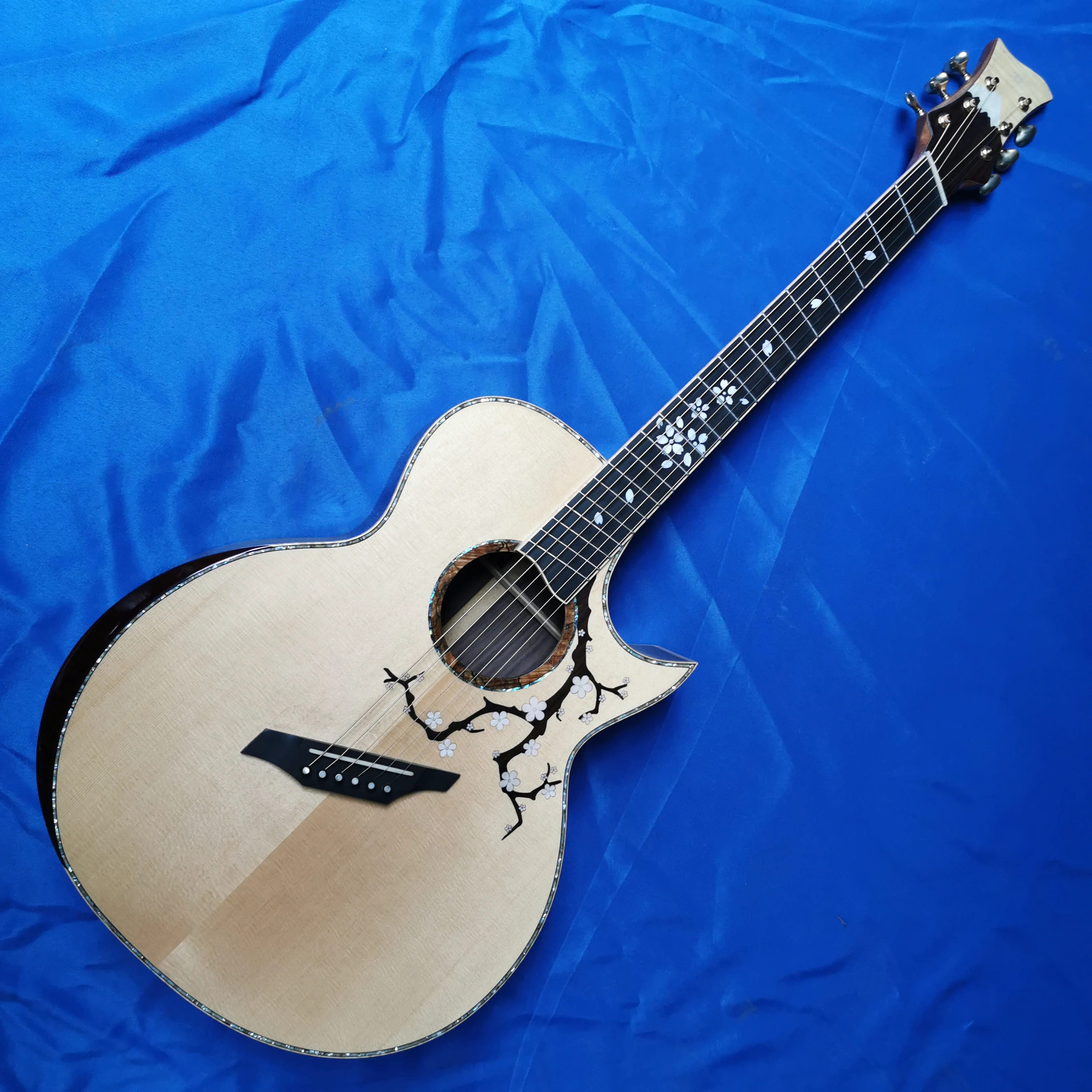 42inchAAAtopsolidwood6stringcherryblossomseriesfanshapedcharacteracousticguitar.jpg