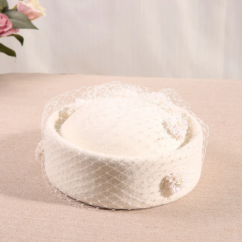 

Retro Small Bowler Fascinator Hats English Black Fedora White Elegant Beret Church Hat Winter Hats For Women Party Wedding Wear
