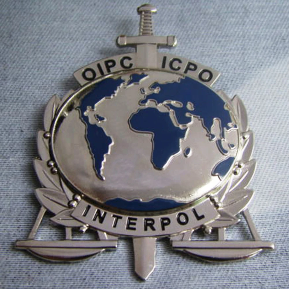 INTERPOL  ‘INTERNATIONAL POLICE’ Agency 25mm Gold Plated Pin Badge 