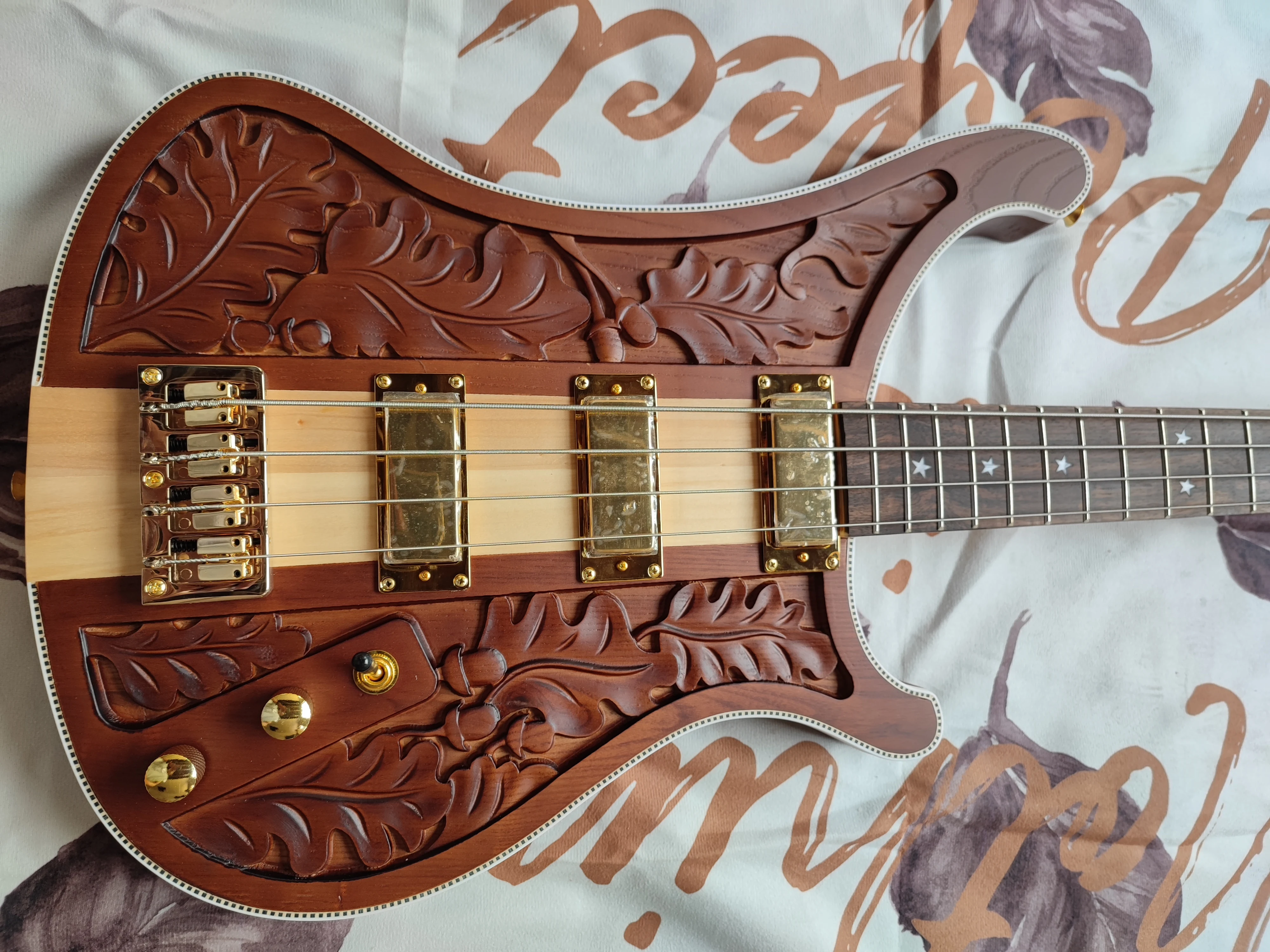 World's Oldest Electric Bass Guitar Sells On For 23,000, 52 OFF