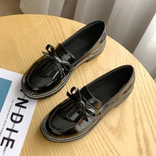 Новинка года; модные туфли на плоской платформе; женская повседневная обувь без застежки с круглым носком на плоской подошве; удобные кожаные водонепроницаемые Мокасины черного цвета с бантом на плоской подошве