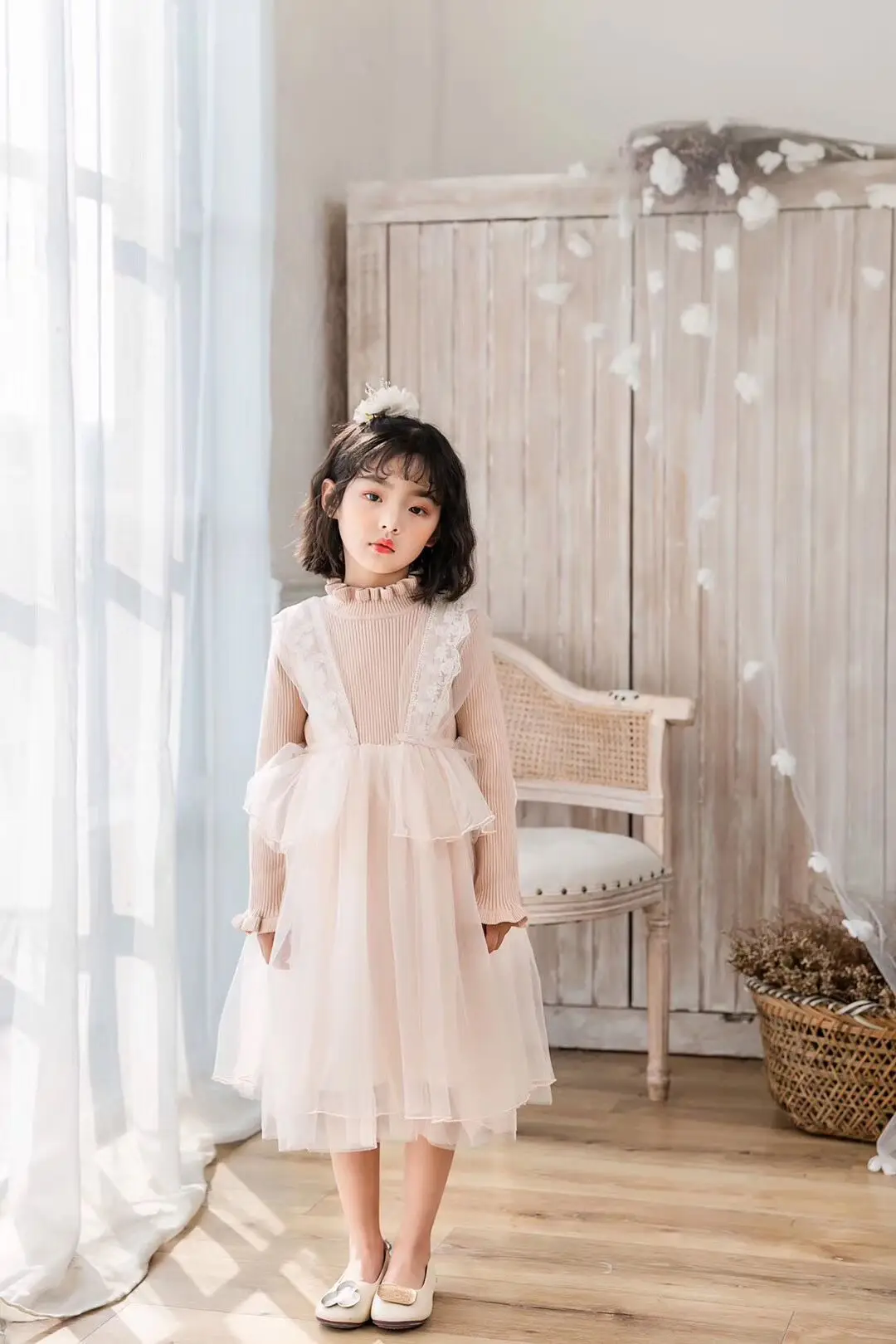 Платье принцессы для девочек; Новинка г.; осенне-зимнее Сетчатое платье для девочек; трикотажное платье с вышивкой для малышей