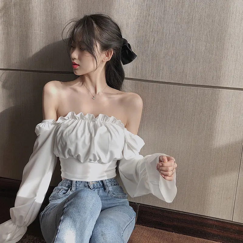 blusa negra abullonada