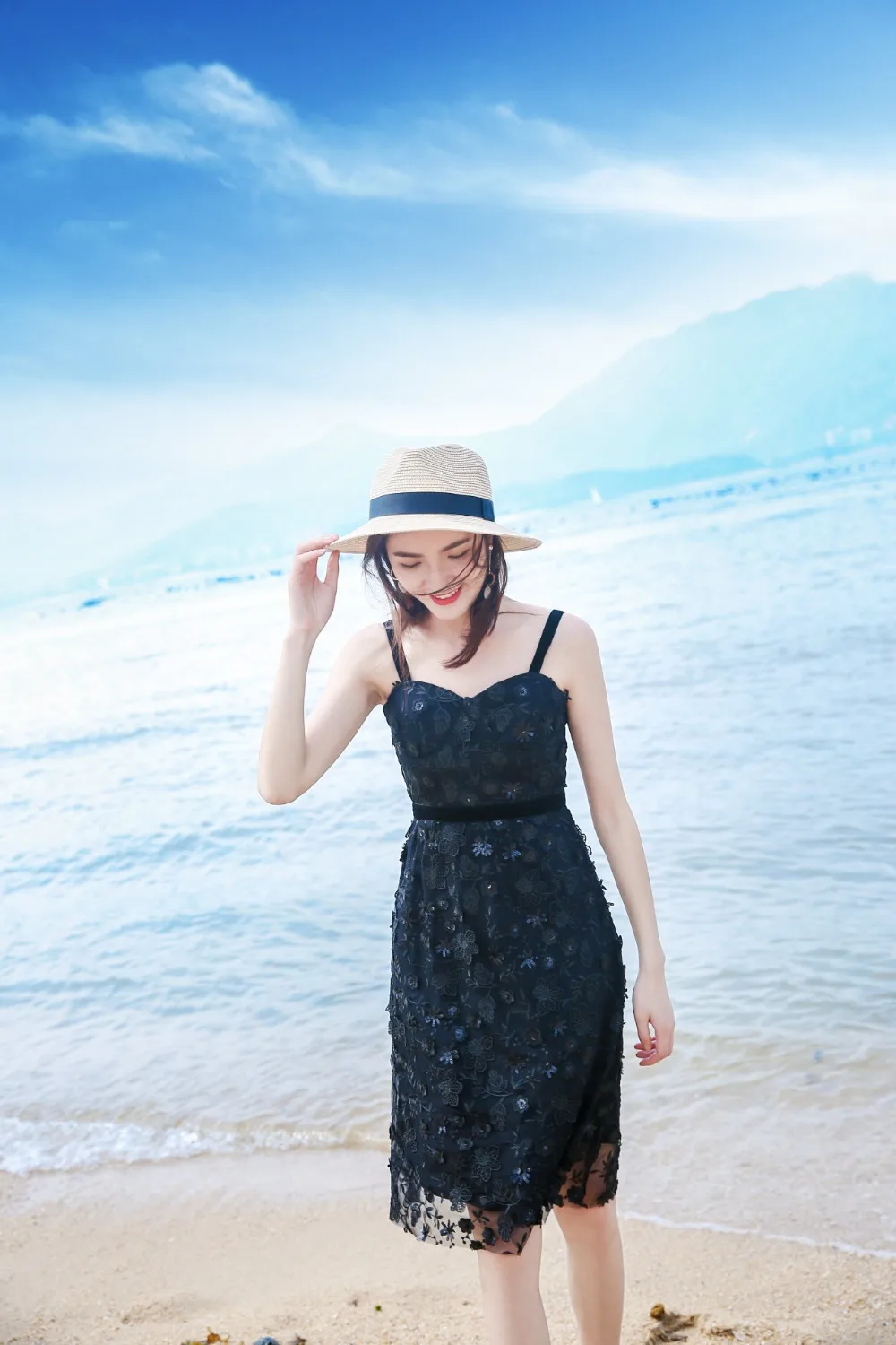 8848053975_1401310685