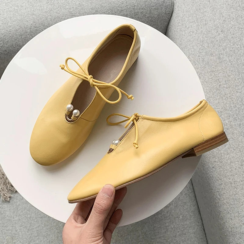 Женская обувь из натуральной кожи на шнуровке; сезон весна-осень; Повседневная дизайнерская обувь с жемчугом; коллекция года; китайские с плоской подошвой; цвет коричневый; женская обувь с круглым носком - Цвет: Цвет: желтый