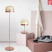 Золотой торшер, современный светильник, роскошный, для гостиной, дивана, спальни, персонализированная, для отеля, Высококачественная Вертикальная настольная лампа