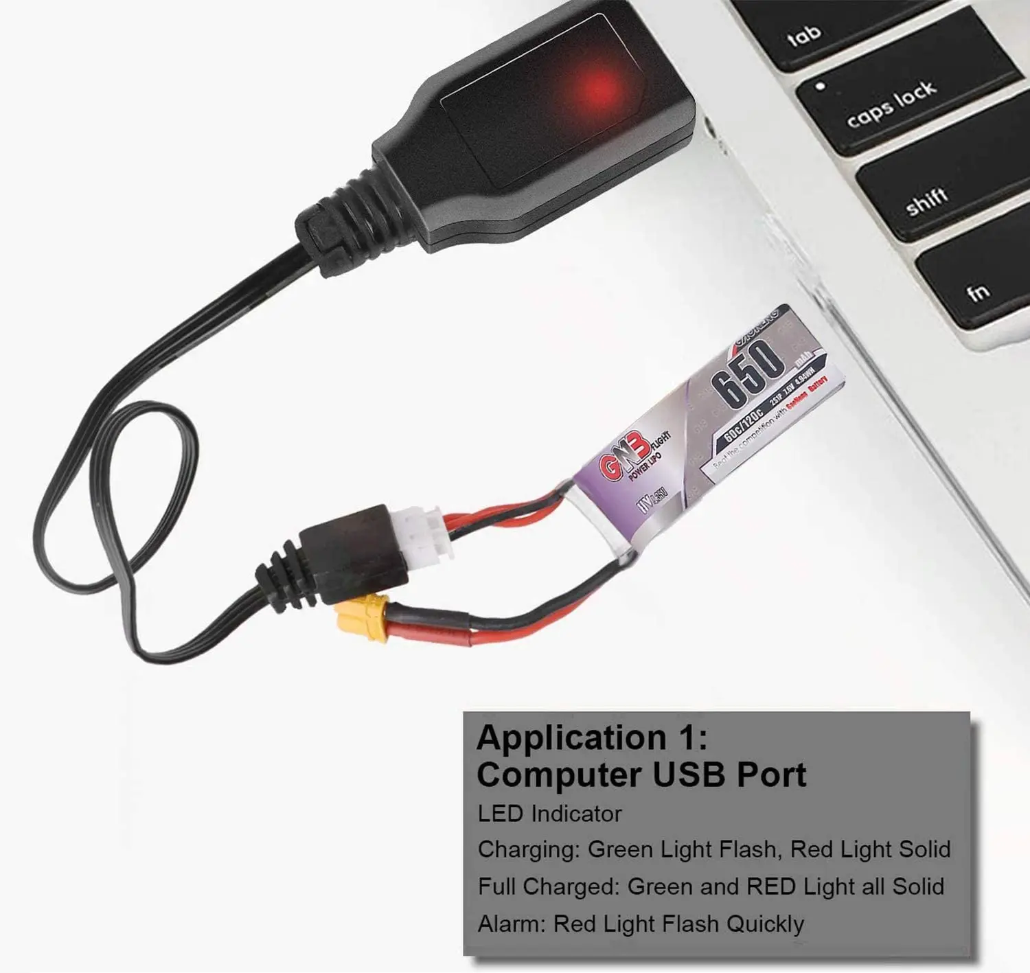 Chargeur multiport USB pour batterie Lipo 7.4V, câble XH-3P branché sur batterie, vue latérale.