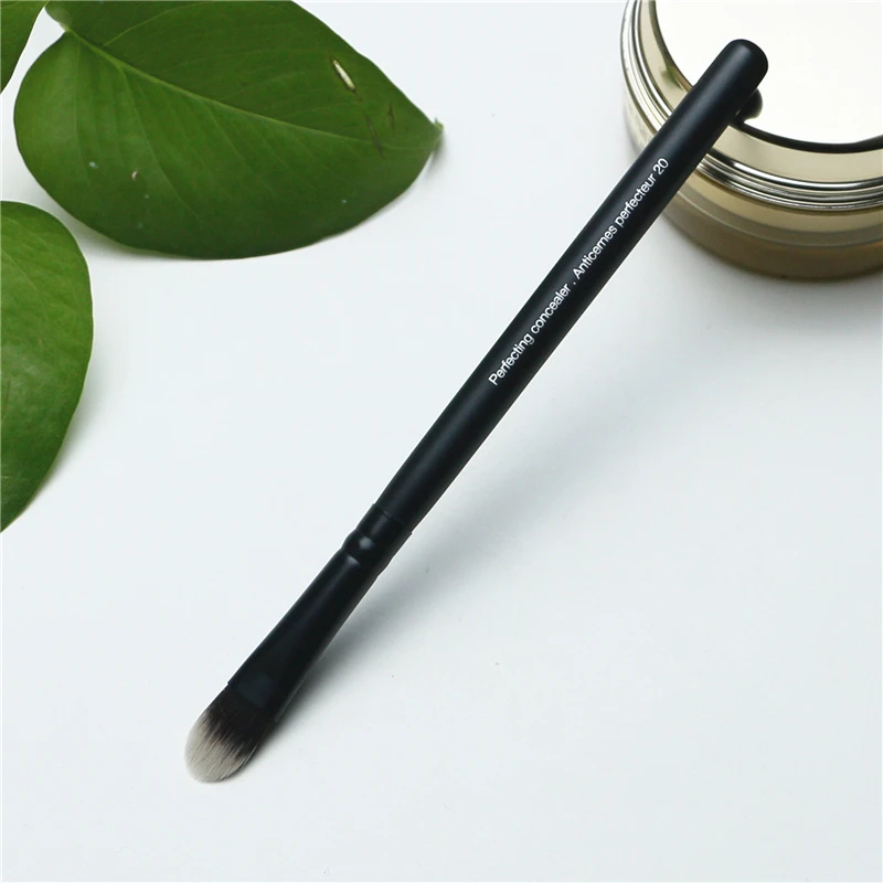 

Cleaning up stock Makeup brush eye Shadow brush Portable Beauty brush Makeup tool shadow brush Blending Brush