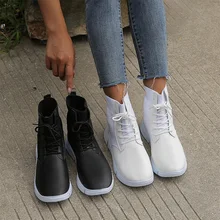 Женские повседневные высокие кроссовки; Цвет черный, белый; женская спортивная обувь на плоской подошве; коллекция года; сезон осень; сетчатые дышащие кроссовки из искусственной кожи; D30