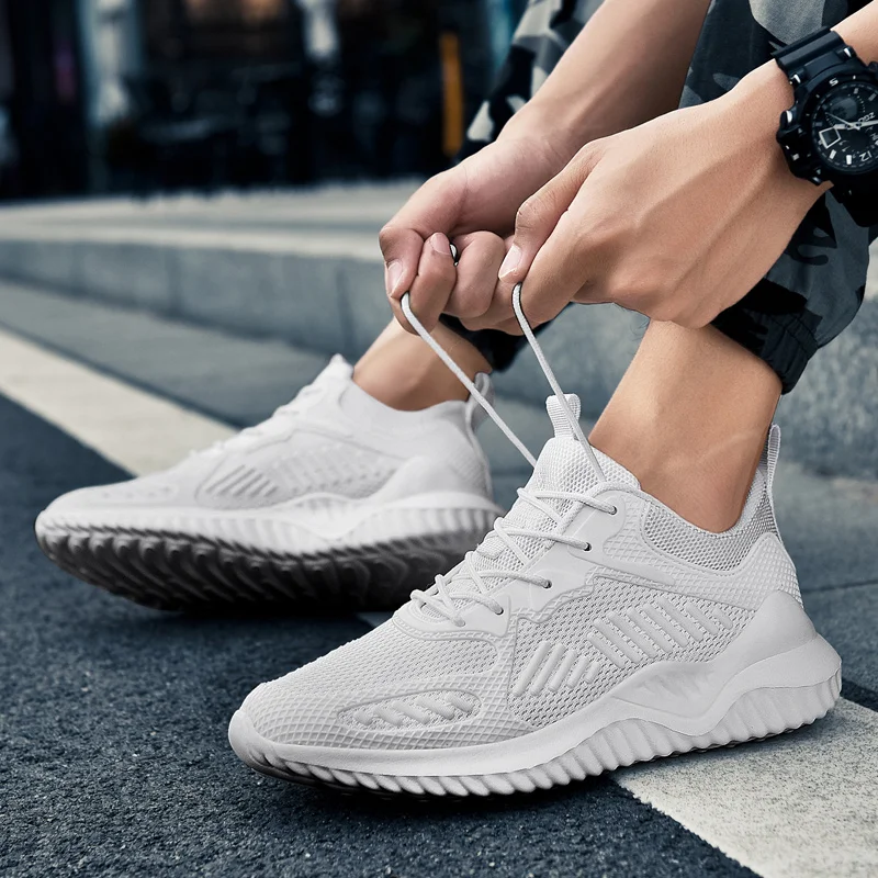 2019Autumn and winter new 36-48 large size men's sports shoes lightweight breathable knitted urban running shoes outdoor sports