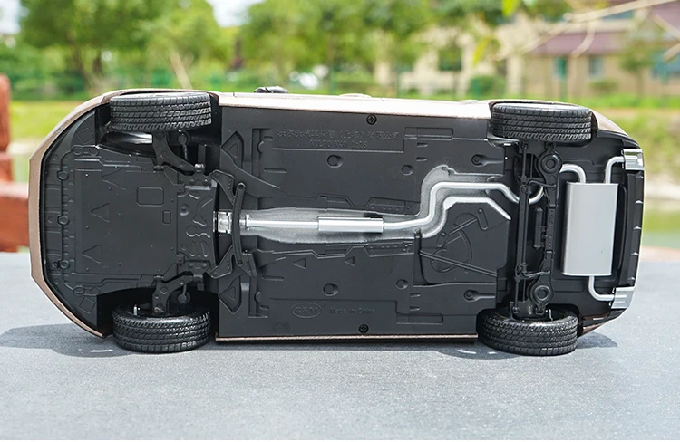 1:18 высокое тщательное VOLVO V40 сплав модель автомобиля статические металлические модельные автомобили с оригинальной коробкой