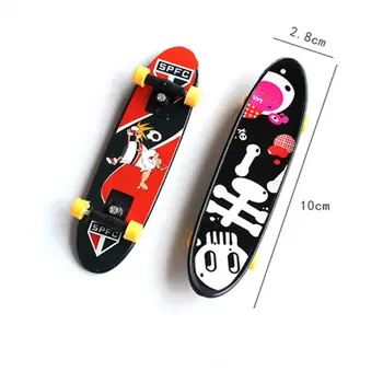 

Cool Skull FingerBoard Mini Skateboard Kid Toy Party Favor Gift 40JC