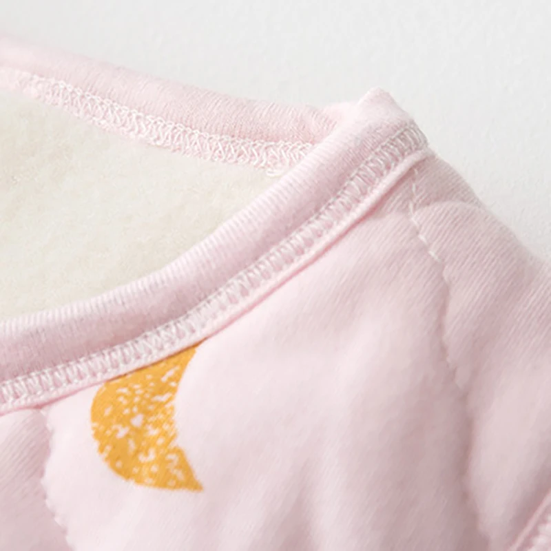 Пальто для новорожденных; хлопковый жилет для малышей; утепленное пальто для младенцев; зимняя бархатная одежда с принтом звезды, Луны; теплая одежда; YKQ049