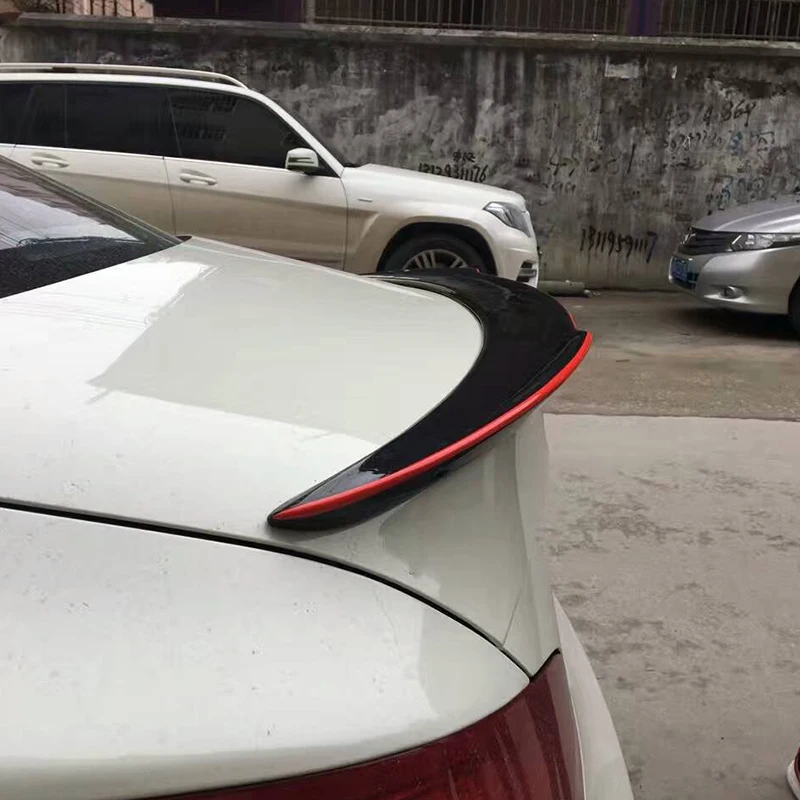 Модифицированный красный спойлер E90 в стиле M4 из углеродного волокна для