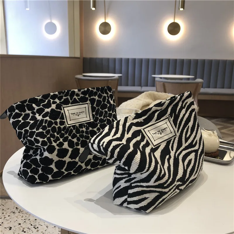 Large Women Leopard Cosmetic Bag Canvas Waterproof Zipper Make Up Bag Travel Washing Makeup Organizer