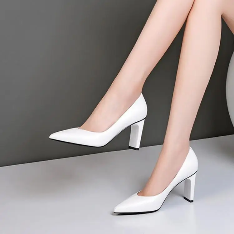 

Single shoe female pointed female spring and autumn new single shoe thick heel leather female toe layer cowhide