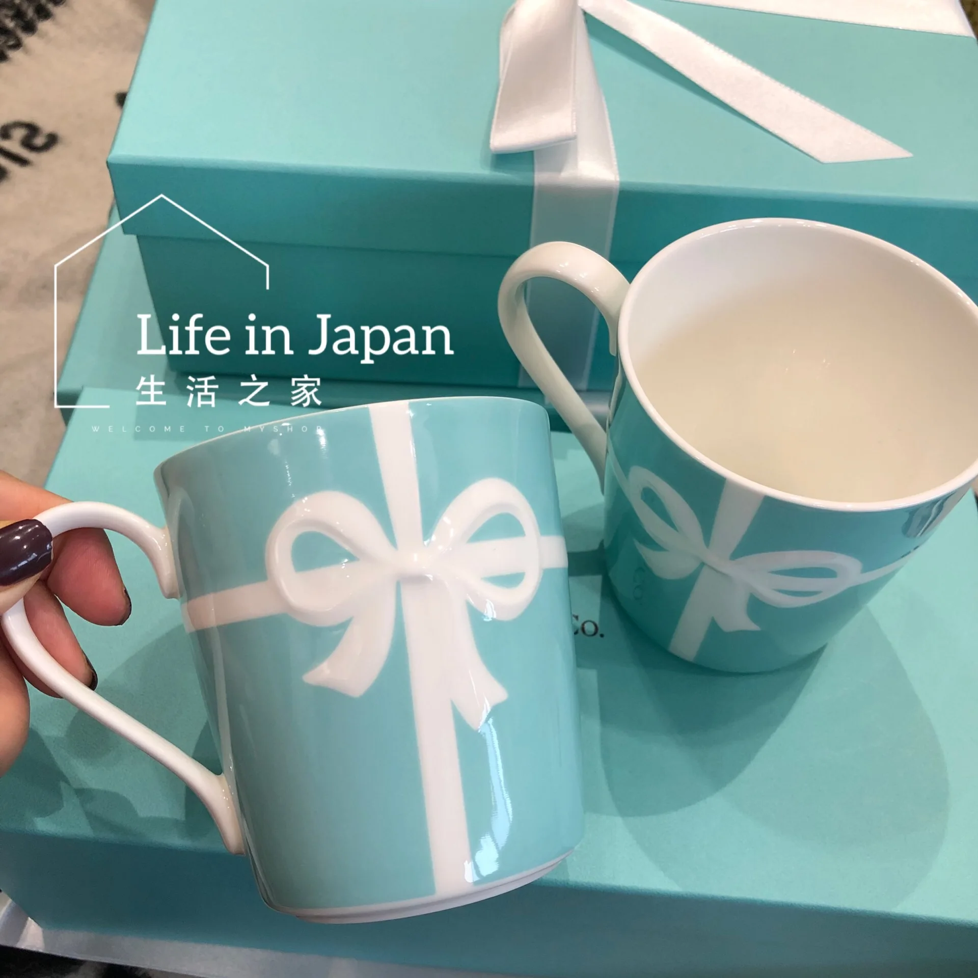 Blue Embossed Rosette Bone China mug and cup 350ml White porcelain coffee mugs Wedding Birthday Present Free Shipping