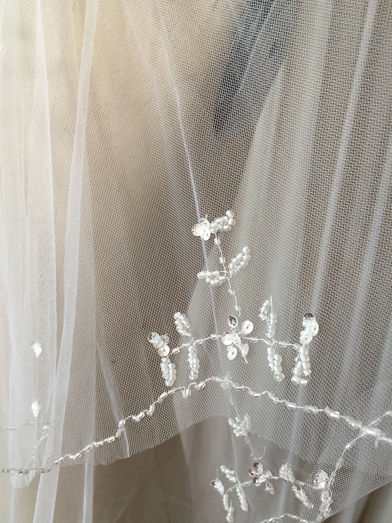 Elegant Women Wedding Veil With Crystal Edge 2 Layers Short Bridal Veil Comb Together Elegant Women Wedding Veil With Crystal Edge 2 Layers Short Bridal Veil Comb Together